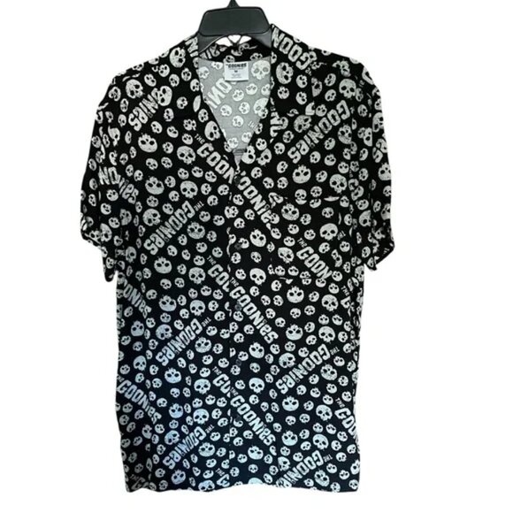 GOONIES print super comfortable rayon fabric Hawaiian shirt style short sleeve M - Picture 9 of 9
